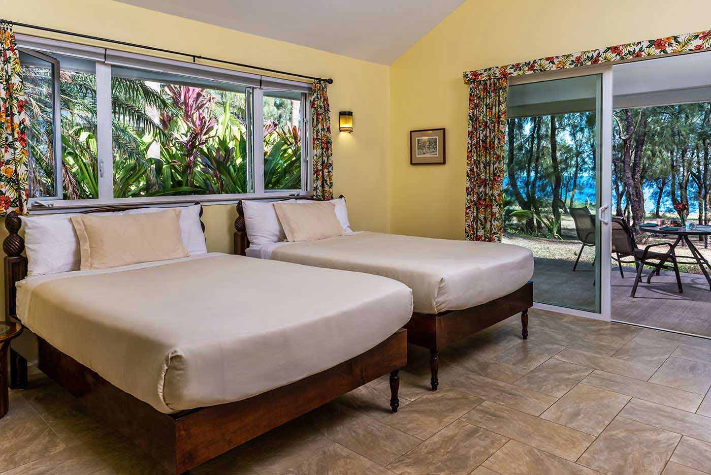 bungalow_queen_beds_ocean